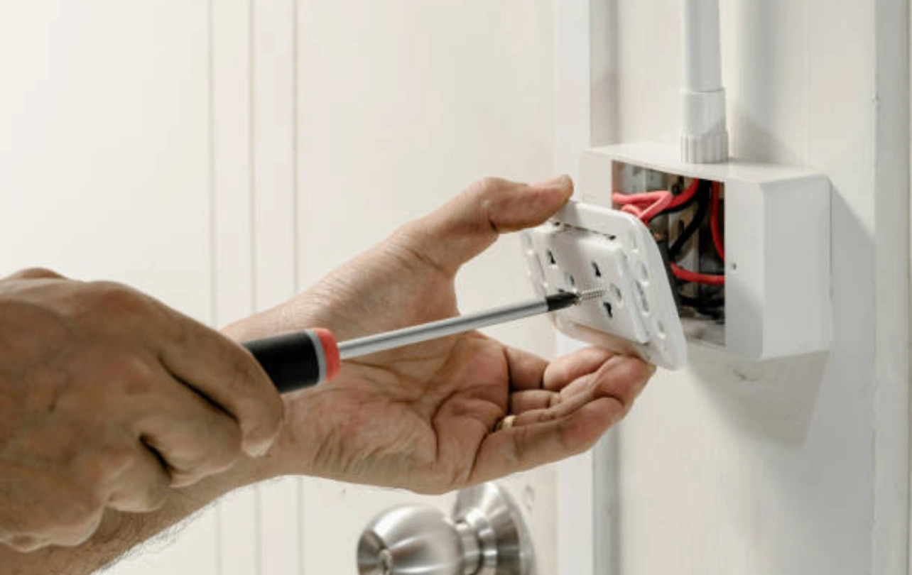 Elderly home safety maintenance service